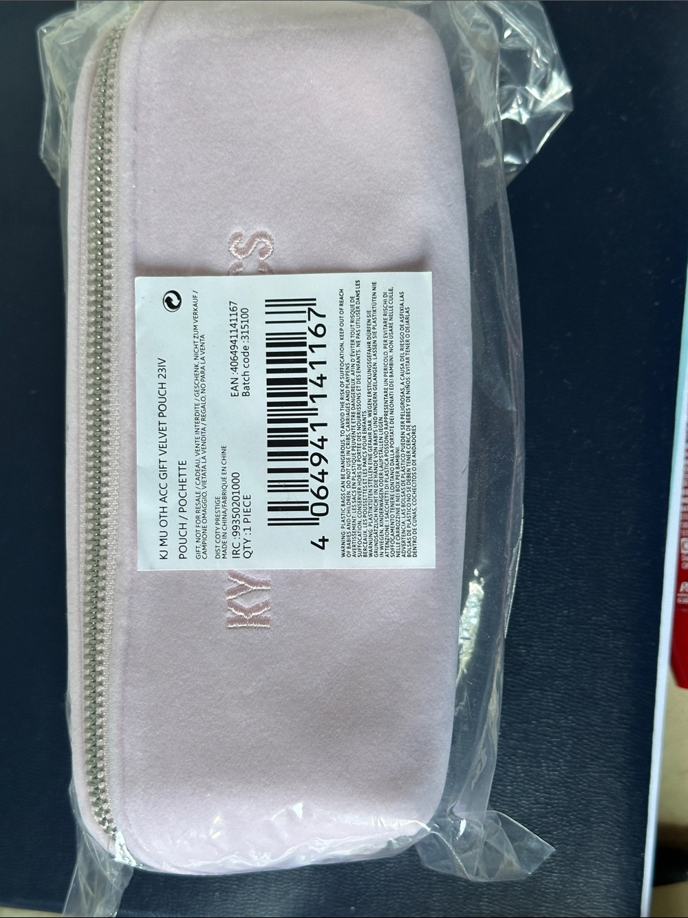 KYLIE COSMETICS Velvet Zipper Pouch - Light Pink